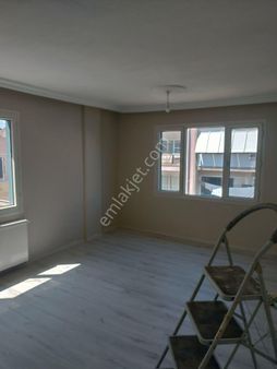 Menemen Esatpaşa Mahallesinde Lise Yolunda Kiralık 3+1 Daire