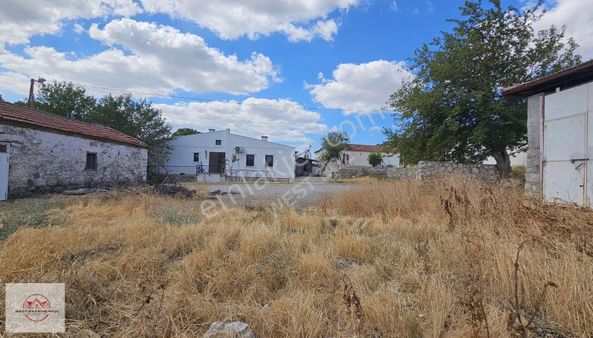 Dikili Sagancı 12800m2 İçinde Cıftlık Evı, Müştemilat, Depolar