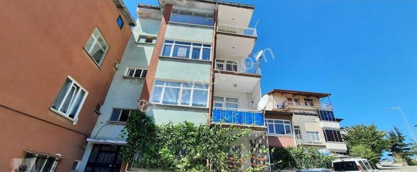 Altıyüzevler Camii Karşısında Kiralık 3+1 Daire