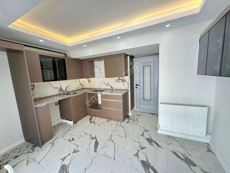 🏡 Akıncılar Mahallesi 🏡 ✅3+1 M2 115 6 Katlınım 3 Katı ❇️kombi Petekli