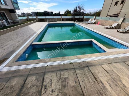 Beylikdüzü Kavaklı Mahallesinde Merkezde 2+1