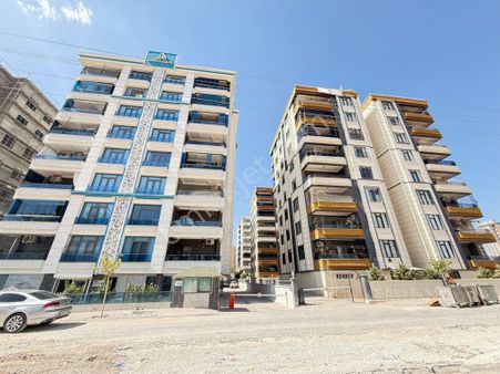 Cadde Seyrandan Satlık 4+1 Lüks Konut Ara Kat