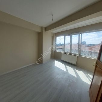Tarabyaüstü Komple Sıfırlanmış Ulaşım Yakın 3+1 Kiralık Daire