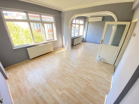 Furkan Emlaktan 56’lar Bahçelievler Mh 3.kat 2+1 100m2 Doğalgazlı Krediye Uygun Fırsat Daire