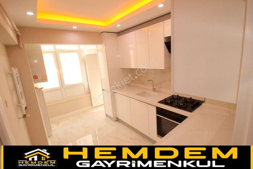 Hemdem Gayrimenkul'den 30 Ağustos'ta Full+full Yapılı Arakatta 3+1 Satılık Daire