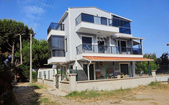 Atalar Gayrimenkul’den Altınova Sahilde 4+1 Villa Satılık