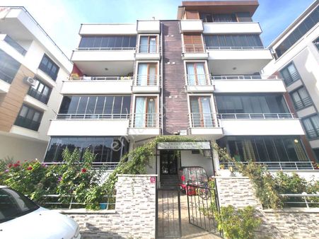Tek Yetkili Aygül'den Akçay'da 4 Yaşında Full Eşyalı Ön Cephe Kapalı Cam Balkonlu 2+1 Kiralık Daire