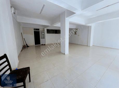 Arnavutköy Merkezde Kiralık 100 M² Dükkan + 80 M² Depo