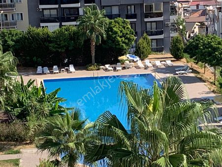 Kuşadası Merkezi Konumda Kapalı Otaparkli