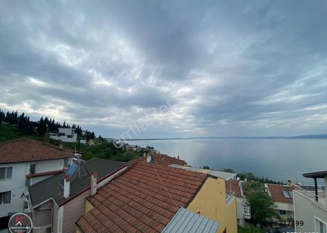 Karamürsel Kayacık’ta Site İçerisinde Deniz Manzaralı 3+1 Kiralık Tripleks Villa