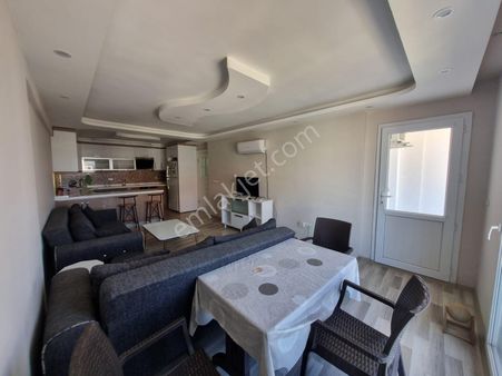 Kuşadası Merkezi Konum Çatı Dubleks 5+1 Satılık Daire