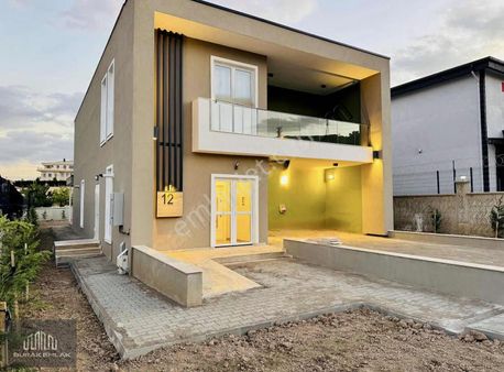 Burak'tan Estetik Ve Konforlu, Geniş Yaşam Alanlı 6+1 Lüks Villa