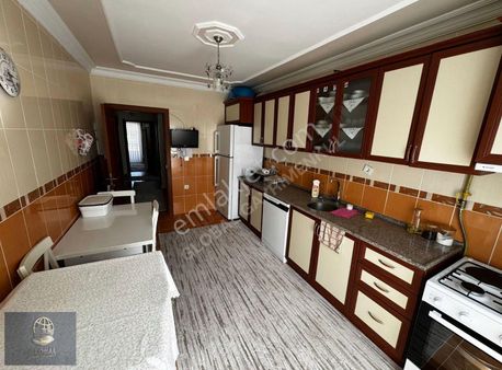 Muhittin Mh. E.banyolu Ayrı Wcli Çift Balkonlu Arakat 3+1