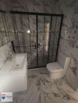 * E-5e Yürüme Mesafesinde, Banyo Tadilatlı Geniş Ve Ferah 2+1 *