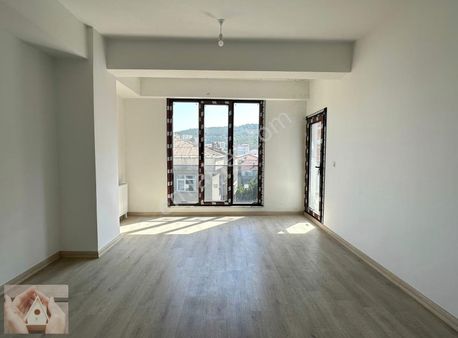 Esen Emlak Aracılığıyla***sıfır-çift Balkon-a.otopark-arakat 2+1