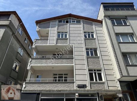 Esen Emlak Aracılığıyla***arakat-geniş-bakımlı-metroya Yakın 2+1