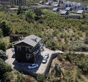 Çınarlı'da Tamamı Düz 3 Dönüm Arsa Üzerine Eşyalı Lüks Villa