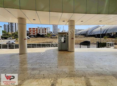 Beyaz Bina Altında Satılık 110m2 Satılık Dükkan