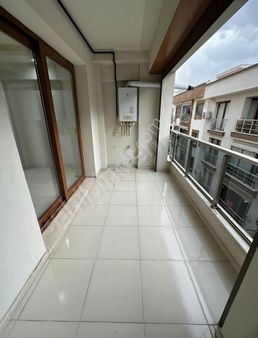 Karşıyaka Ahmetpiriştina Ķültürmerkezi Yakını Yenibinada