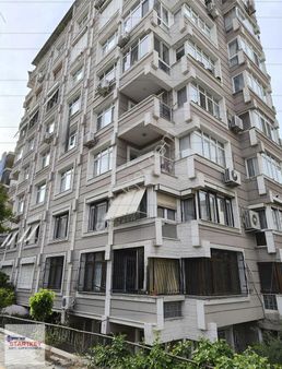 İnönü Caddesi ,göztepe Stadyum Yakınında Satılık 3+1