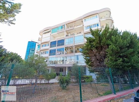 Ataşehir Merkezde 140 M2 Satılık 3+1 Asansörlü Kilerli Daire