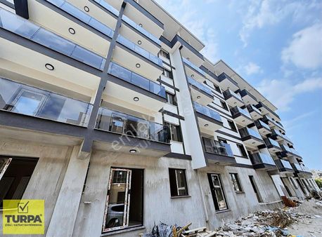 Seyrek Merkezde Bahçeli 1+1 Daire