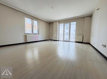 Subayevlerinde Metroya Yakın Ebeveyn Banyolu Katta Tek 3+1