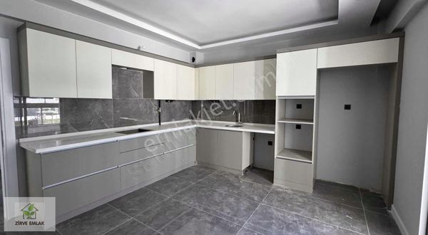 Zirve Emlak Satıyor Sıfır Ultra Lüx Batışehirde 3+1 180 M2 Daire