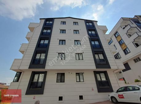 Çayırova Emek Mahallesi'nde Kullanışlı 2+1 Satılık Daire