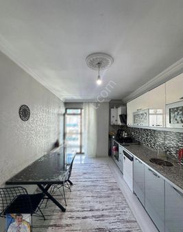 İki Nisan Caddesinde Site İçi 3+1 Satılık Daire