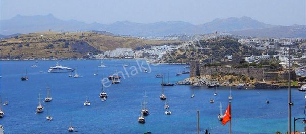 Bodrum Merkezde Kale-deniz Manzaralı 4+1 Dubleks Villa