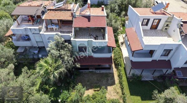 Güçlü Kardeşler Denize 200 Metre Fırsat Manzaralı Villa