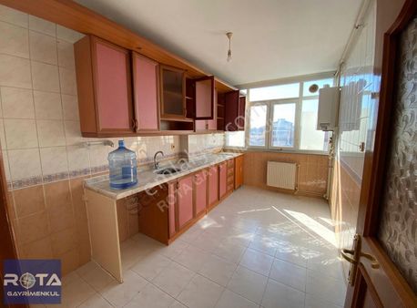 Rota'dan Esenyalı Dörtyolda Cadde Üzeri Kiralık Arakat 3+1