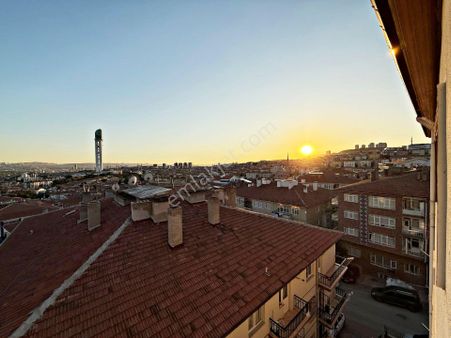 Yakacık Mahallesin'de İçi Full Yapılı Manzaralı 3+1 Fırsat Daire