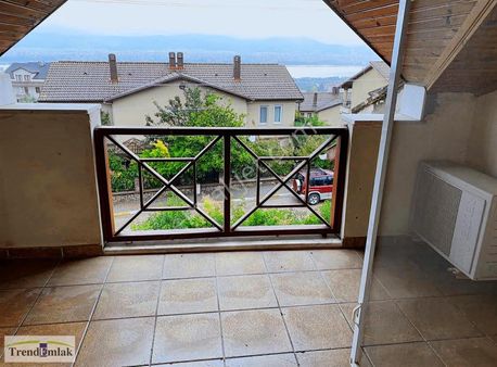 Değirmendere'de Eşyalı Site İçerisinde Kiralık 5+1 Eşyalı Villa