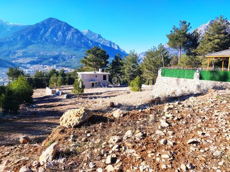 Kar Emlaktan Gökbez Yaylasında 400 M2 Arsa İçinde Kulübe Çevre Düzenlemesi Yapılmış