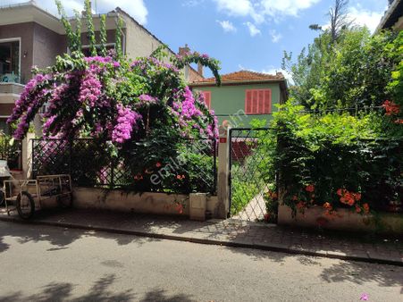 Büyükada’da Yeşiller İçinde 4+1 Müstakil Ev – Kilise Yan Sokağında, İskeleye 5 Dakika!