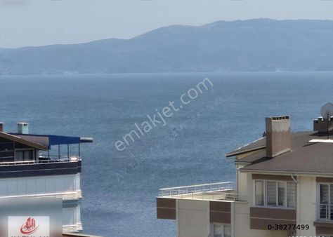 Ay Emlak'tan Armutlu Modern Sitesi İçi 70 M2 1+1 Kombili Daire