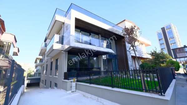 Ümitköy'de Satılık 4 Katlı Bina