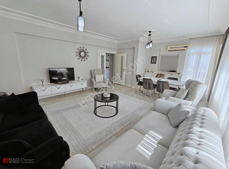 Konyaaltı Toros Mah. Arakat Merkezi Konumda Geniş 3+1 Daire....