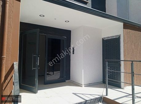 Aksu Altıntaş Mah. Yüzme Havuzlu 1+1