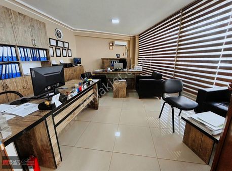 Cumhuriyet Mahalleside Geniş Kullanımlı Satılık Bodrumlu Dükkan