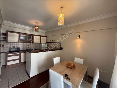 Delux'den Sahile Yürüme Mesafesinde Bakımlı Kiralık 3+1 Daire