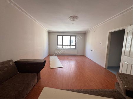 Pars'tan Uyanış Mah Orta Katta Asansörlü Cadde Yanı 3+1