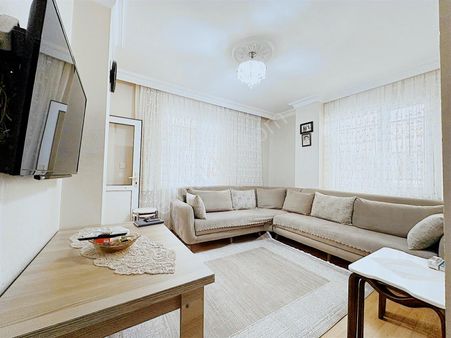 Salih Emlak 'tan Satılık 2+1 Yüksek Giriş Balkonlu 15 Yaşında