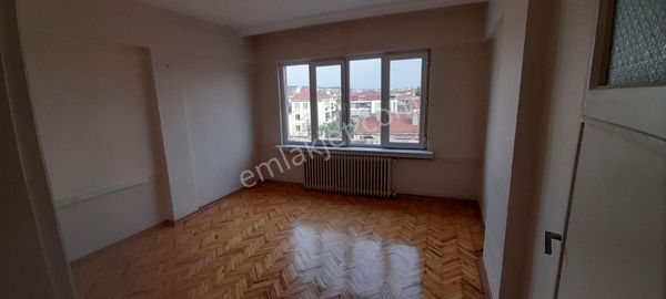 Kırmızıtoprak Ercan Sokak Satılık 3+1 Daire