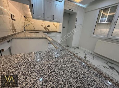 Yeni Mah Bayraklı Kahve Civarı 2+1 100m2 Asansörlü Arakat