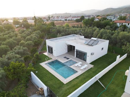 Fethiye Cami Mahallesi'nde Kiralık Eşyalı 3+1 Müstakil Villa