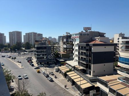Karşıyaka Biva Queen'de Ofis Olmaya Uygun 2+1 Kiralık Daire