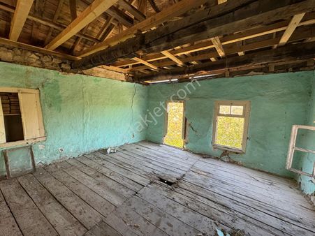 Kuzey Emlaktan Yatırım Fırsatı: Darkale Köy Merkezinde, Tadilat Gerektiren İki Katlı Ev !!